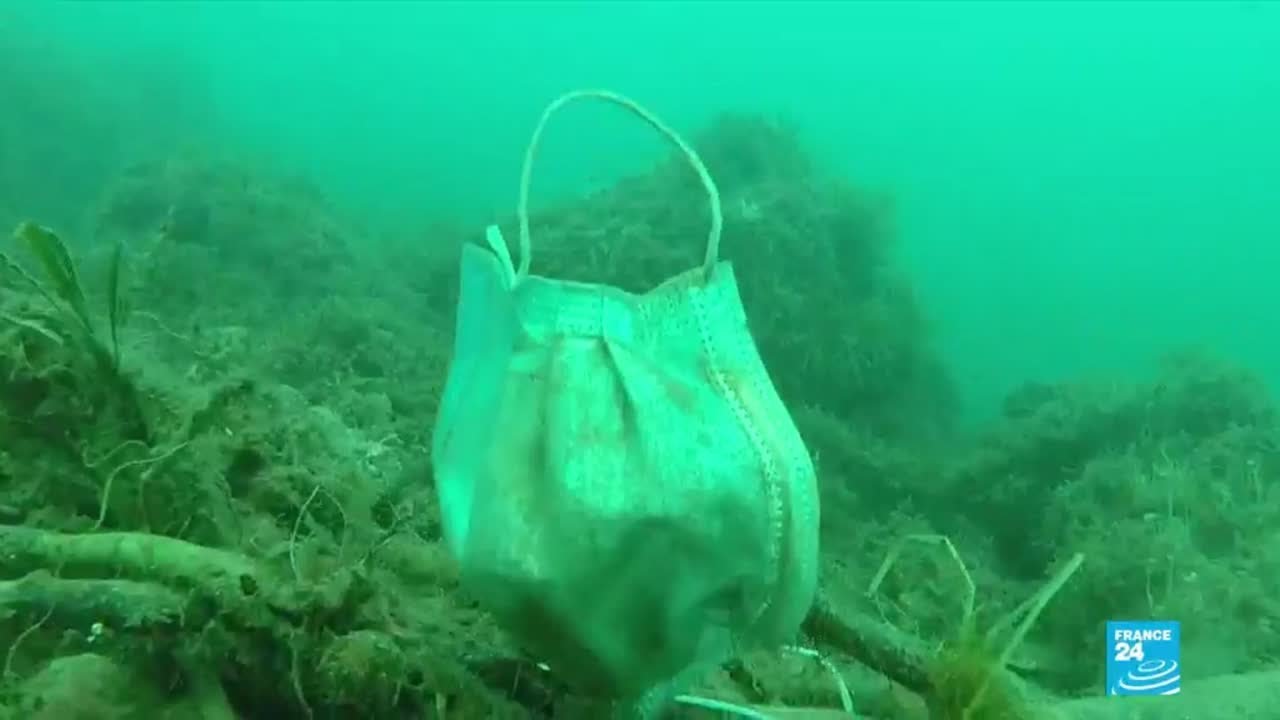 Covid-19 en France : la PME "Plaxtil" donne une seconde vie aux masques jetables