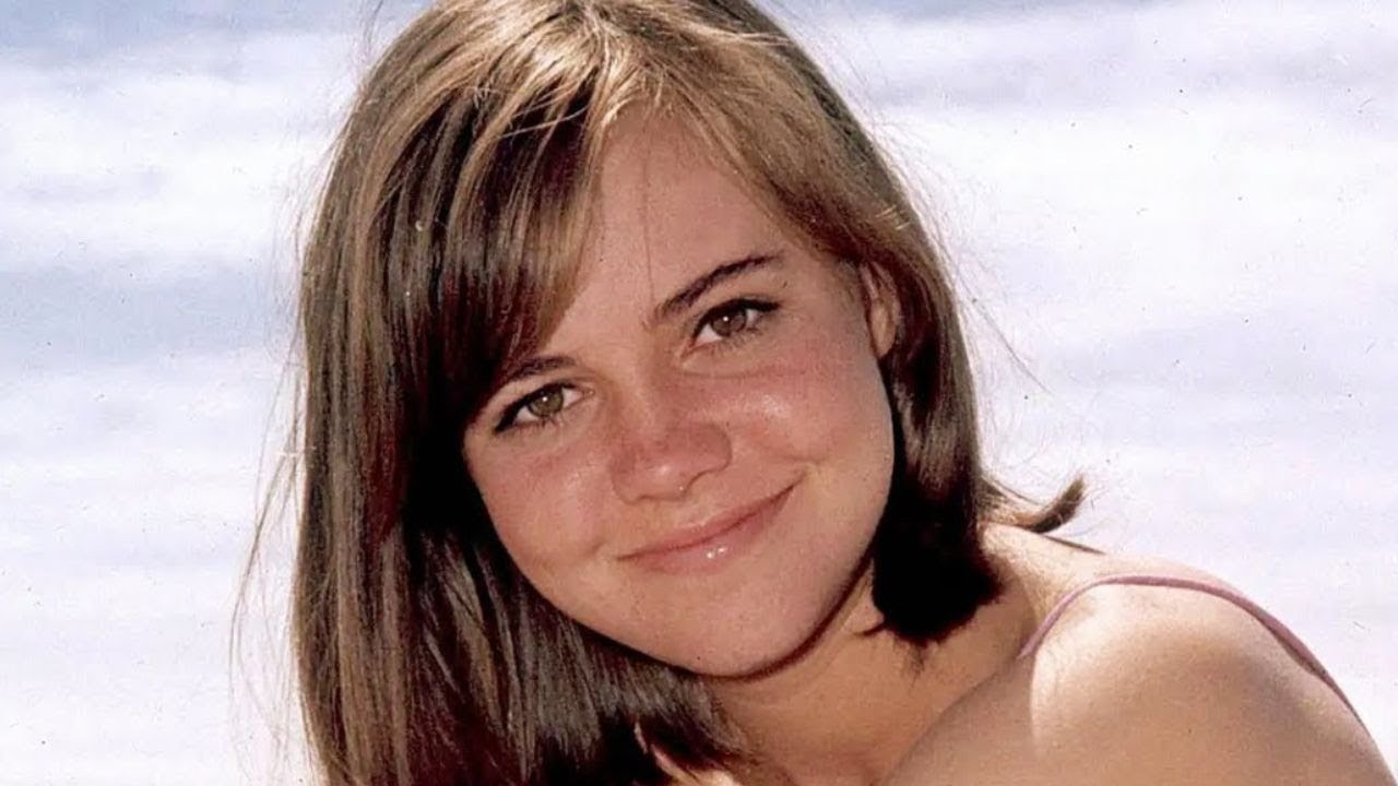 Sally Field Goes TOPLESS, Try Not TO Gasp..look photos