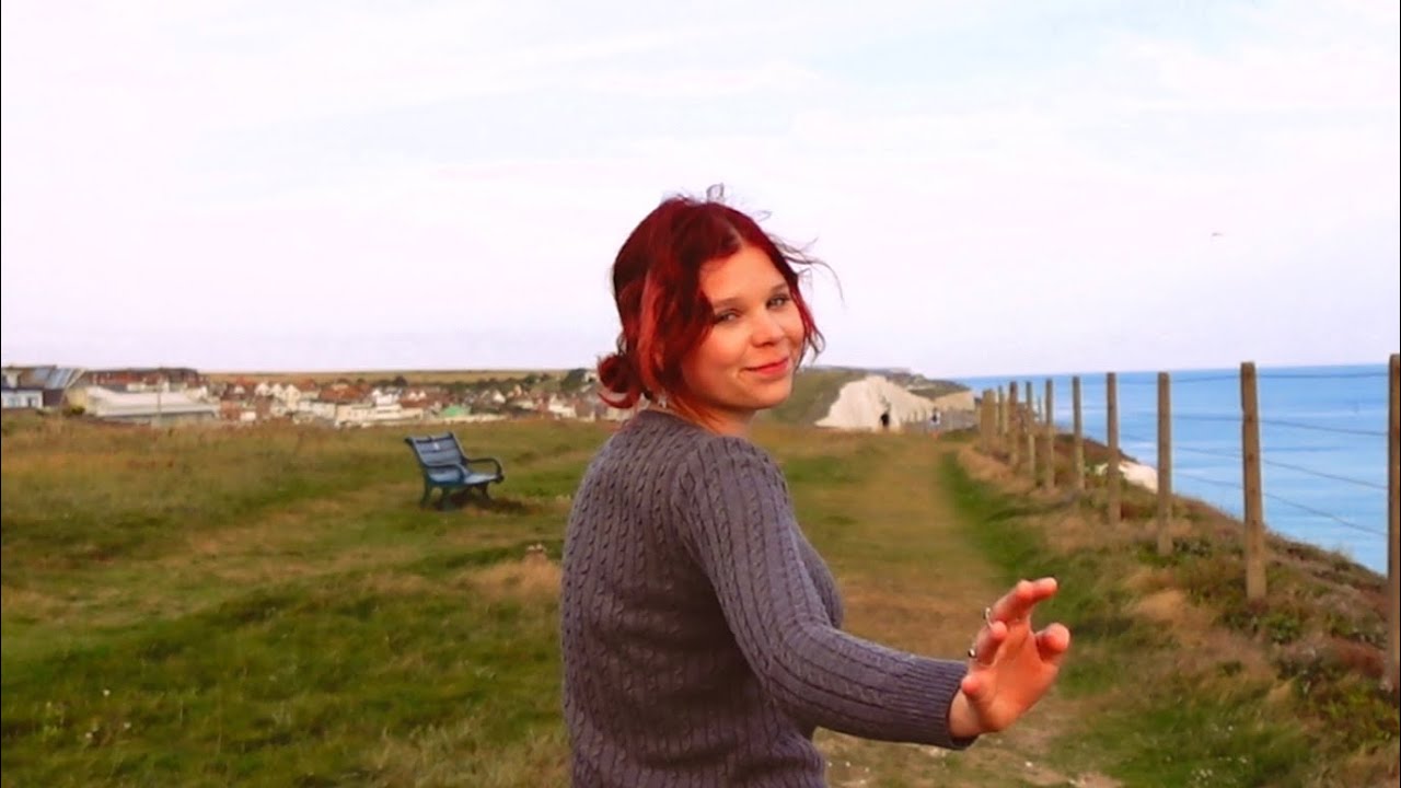 a bittersweet summer 🍰 brighton vlog, sanrio cafe, beach day, seeing online friends, yummy food