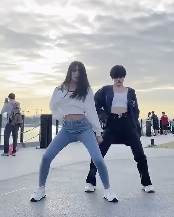 dance cover with Safari Serena. please like this video and subscribe my YouTube channel