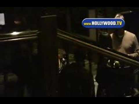 Courtney Cox Inside Madeo Hides From Paps! - YouTube