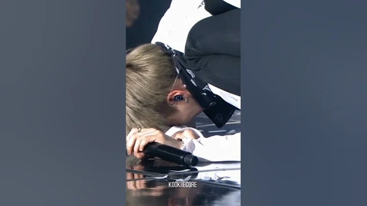 Suga bowed & cried when his parents first came to their concert...😭😭😭