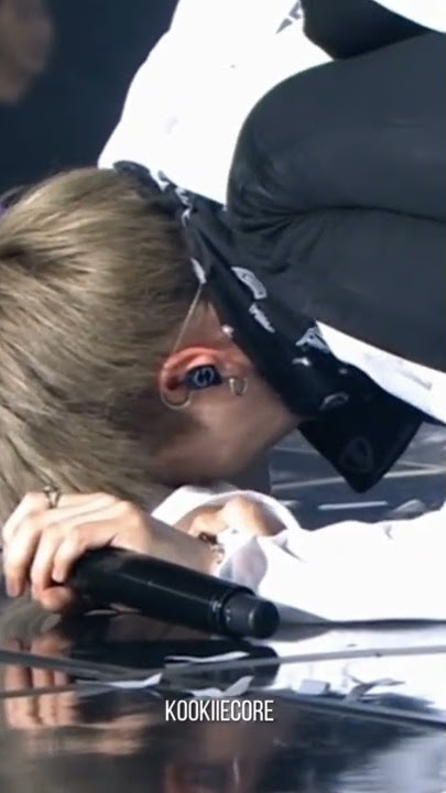 Suga bowed & cried when his parents first came to their concert...😭😭😭