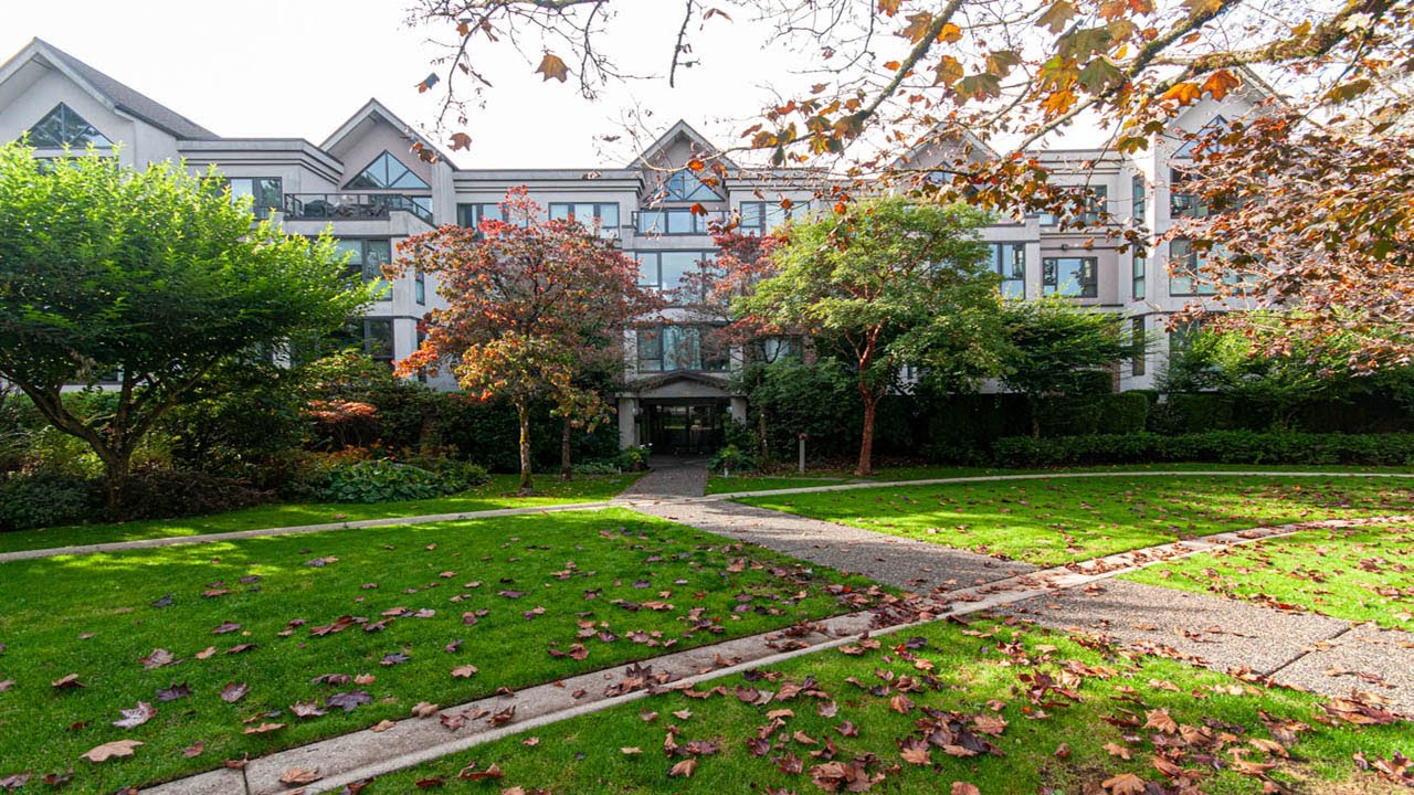 Unfurnished 2 bedroom plus den in Lonsdale North Vancouver