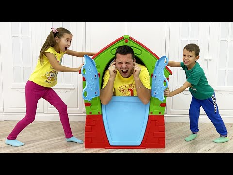видео: София и Макс хотят один и тот же игровой домик для детей