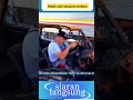 mobil unik bodi nya hanya separoh mungkin ini mobil keluaran terbaru..?