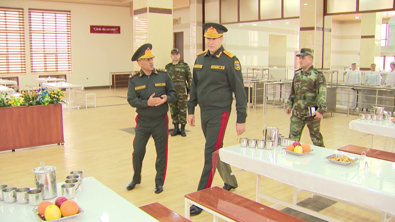 Daxili İşlər naziri bayramı ərəfəsində əsgər və zabitlərlə görüşüb