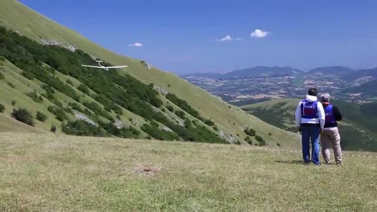 Ash 26 Schueler 6mt landing on Monte Cucco