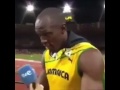 Capture de la vidéo Usain Bolt Stopped His Interview For The National Anthem Usa. Class Act. Respect