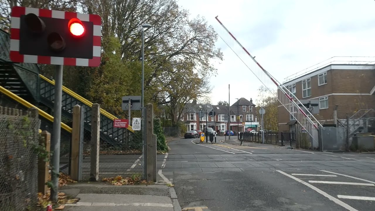 Charlton Level Crossing 04/12/2021