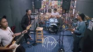 The Fly  Terbang  Cover  Studio