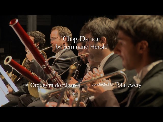 The Orquestra Clássica do Sul performs the Clog Dance class=