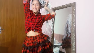 FUNK + MINI SKIRT = A NAUGHTY GIRL