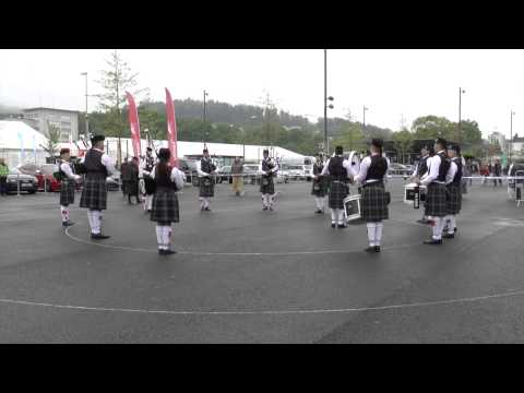chester county emerald society pipe band plays at the a coatesville christmas parade