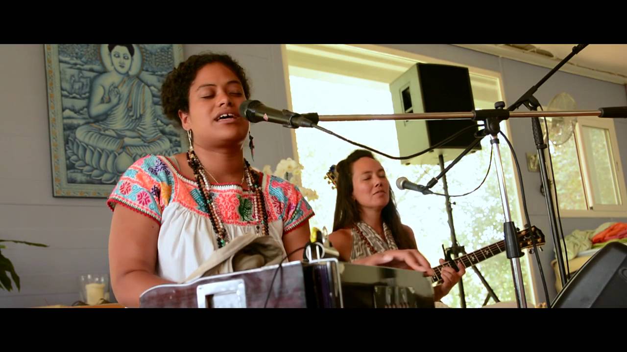 Om Namah Sivaya – Sivani Mata Francis with Tina Malia
