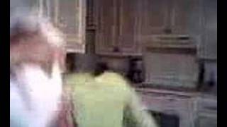 Video from My Phone (11-20-06_2203.3g2)