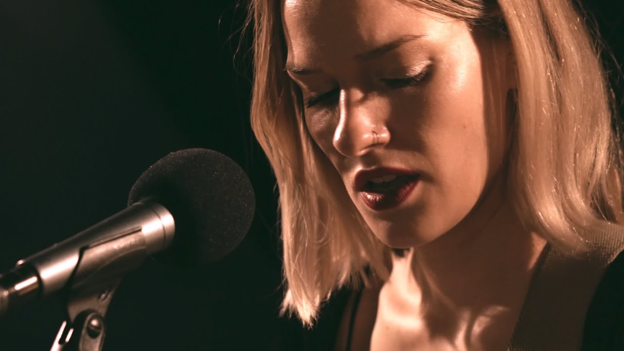 Leelo - Short Lived Pleasures (Live at The Famous Gold Watch)