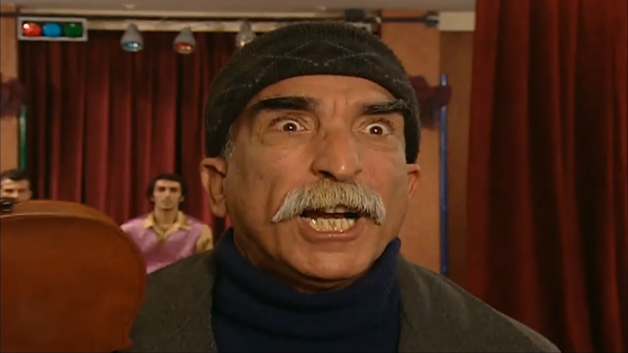 #تكسي_الأمان | حجي نعمان يلكف سناء تغني بالكازينو 😅