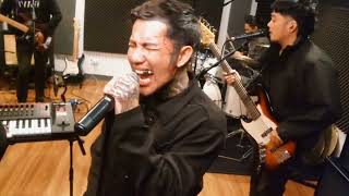 Download Lagu W.Y.D. Covers Radio Ga Ga by Queen MP3