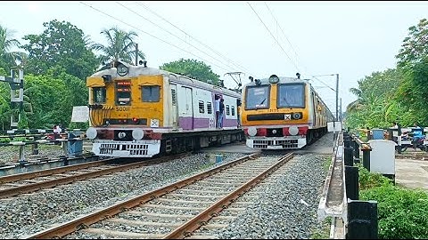 Crossing : Aerodynamic Emu Katwa Local & Conventional Emu Local Train Crossing At Railgate