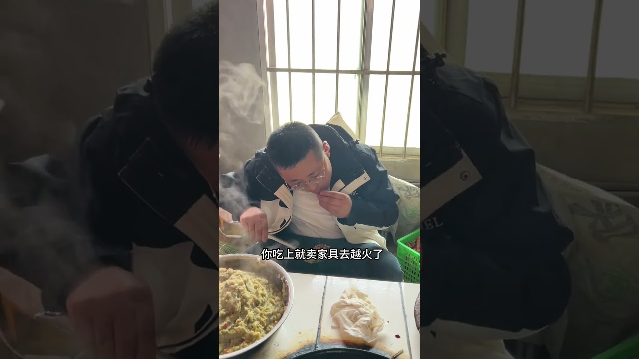 清明返乡，亲人齐聚，上坟祭祖。小时候，每逢这时，妈妈总会早早的起来，包麻腐水饺，如今长大，这一口麻腐饺子，依旧是记忆里最眷恋的味道#家乡特色 #乡愁记忆 #麻腐饺子 #清明节上坟祭祖