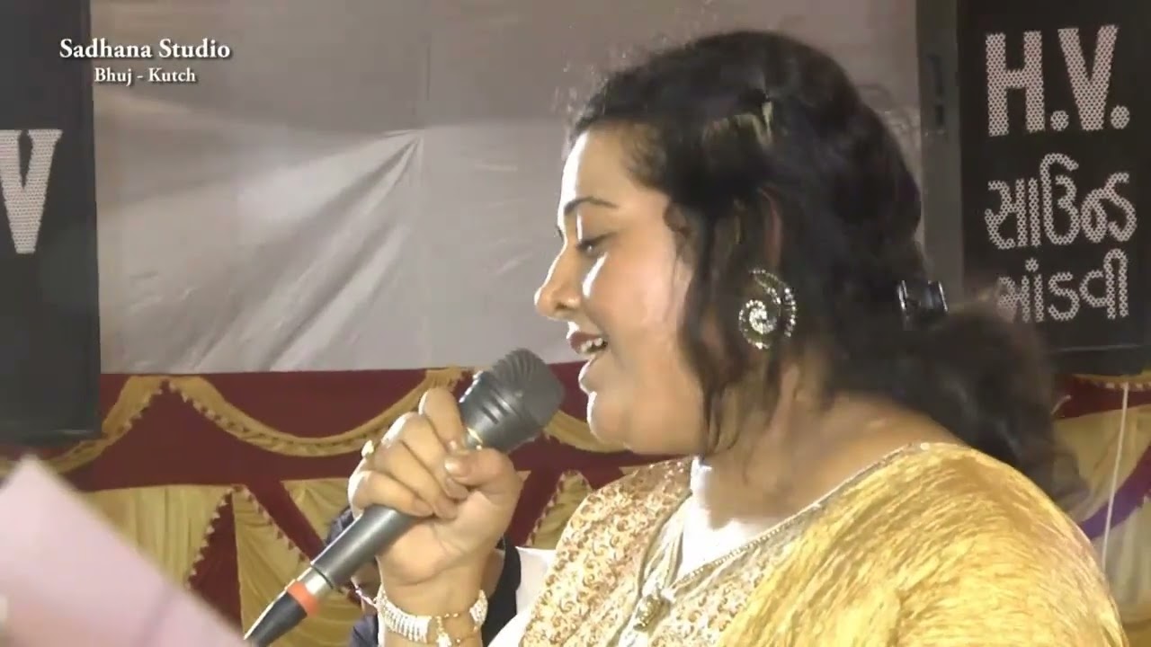 pyar ki dastan tum suno to kahe. Lata Mangeshkar Film Faraar