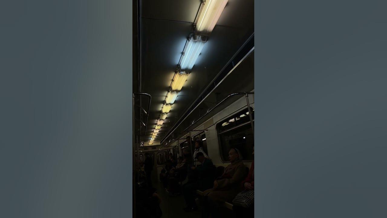 Зеленая ветка метро, лампочки💡 #вайб #москва - YouTube