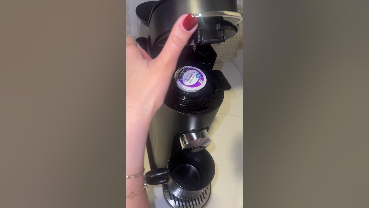 Compró una cafetera barata, la probó y el resultado se volvió viral