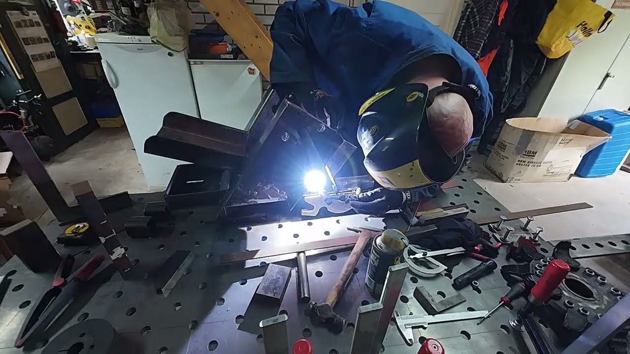 DIY stumpgrinding for cheap, building a stumpgrinder for my mini excavator from scratch part 3/4