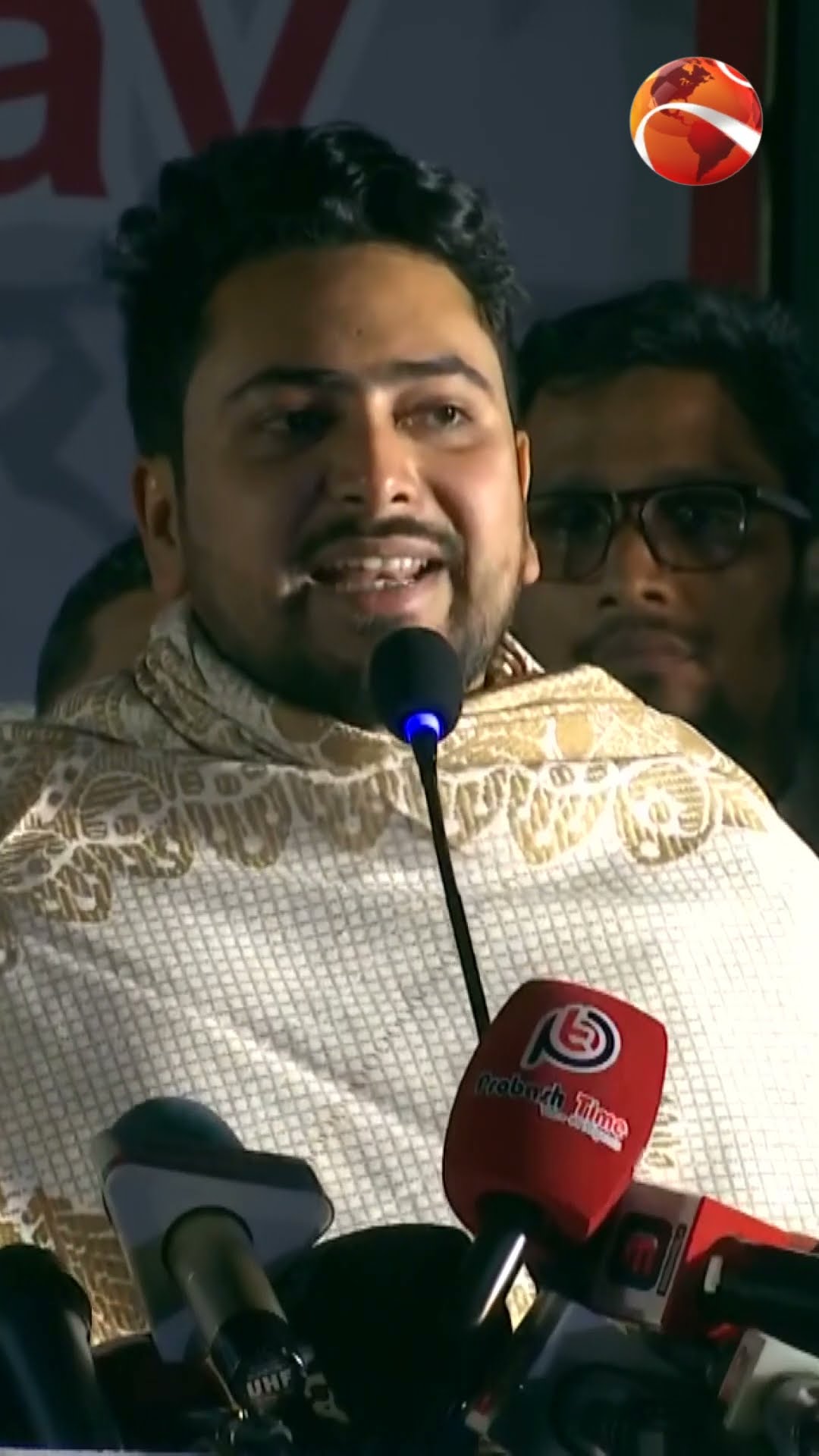 বাংলাদেশ আত্মমর্যাদা নিয়ে দাড়িয়েছে: নাহিদ