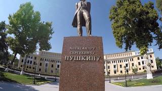 Пушкин в Ташкенте. Мужик  в фонтане. Парк Бобура.