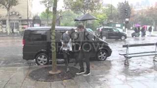 EXCLUSIVE - Robin THICKE Paula PATTON and son Julian to the CATACOMBES in Paris