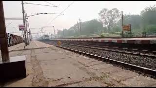 12262 Howarh mumbai  Duronto express at full speed and 12876 Anand vihar puri neelanchal express