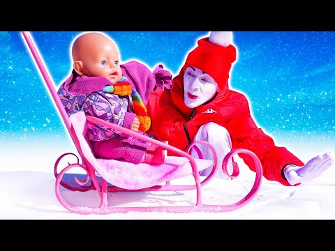 Кукла БЕБИ БОН на прогулке Без Шапки! Смешные видео с пупсиками Baby Born. Детские мультики