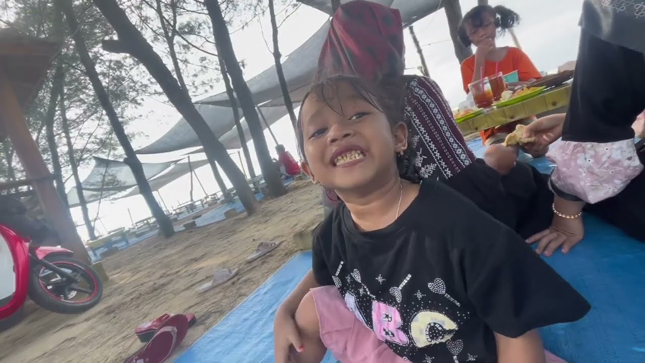 Liburan ke pantai sebelum puasa