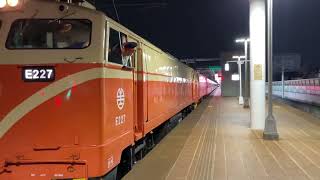 521次雙頭莒光號(E227+E219)往潮州離開員林站