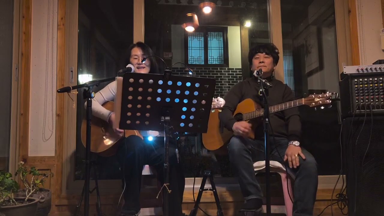 흔들리는꽃들속에서네샴푸향이느껴진거야