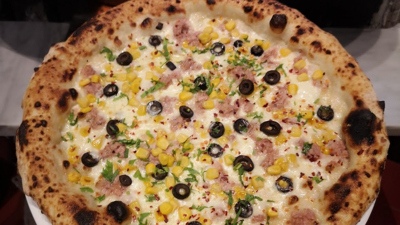 How To make Pizza Napolitana Tuna Flakes, Corn and Black Olives Recipe