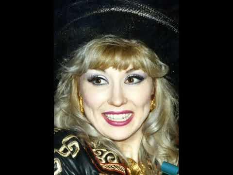 Derekning kokraklari Hojatxonadan siyayotgan odamlarga qarash onlayn video