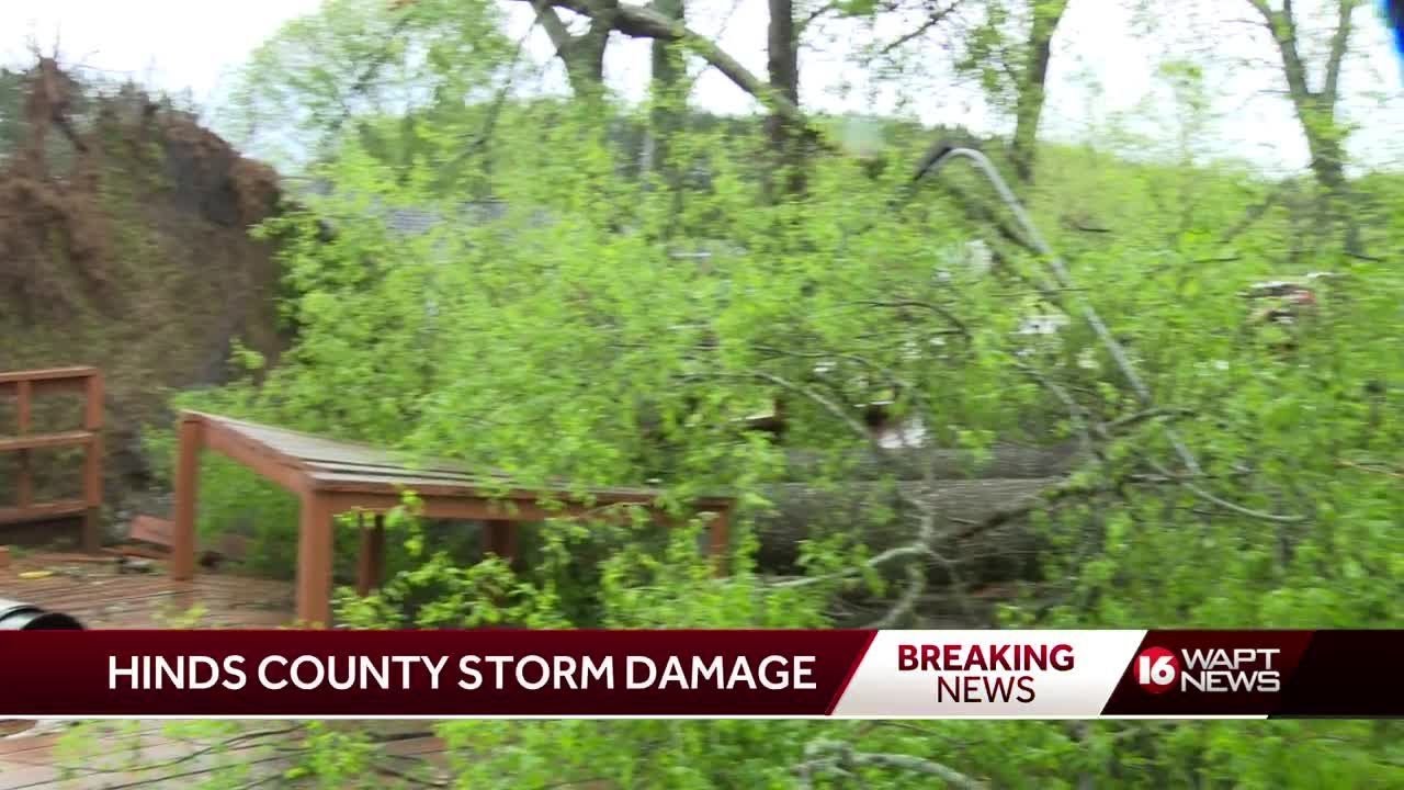 Pocahontas residents clean up after storms - YouTube