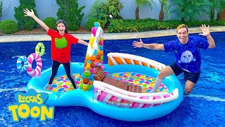 Cabemos dentro de una piscina enorme / Vídeos divertidos  LUCCAS TOON en Español