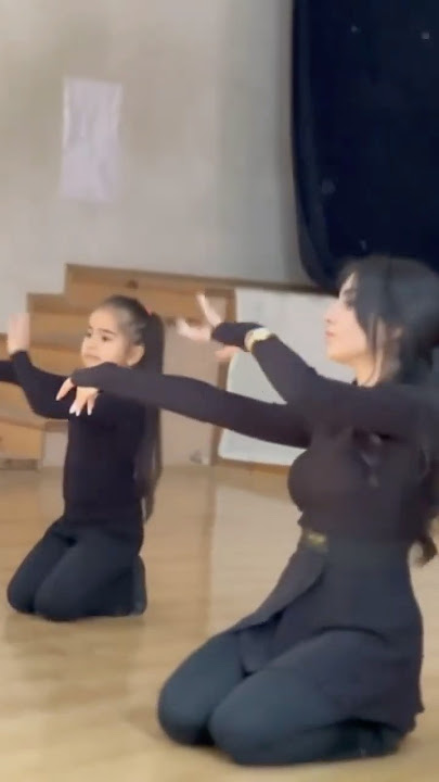 Onam oglining pornosiga chiqdi BDSM nipelini tortib olish videosi