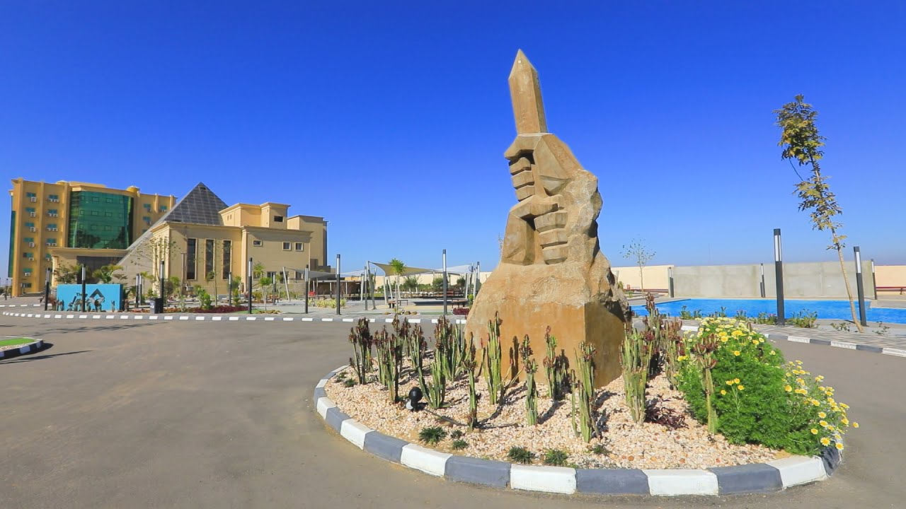 جامعة النهضة كيان بيضم كل اللي يخلي تجربتك متكاملة علميا وإنسانيا.تعالوا معانا في جولة داخل الجامعة