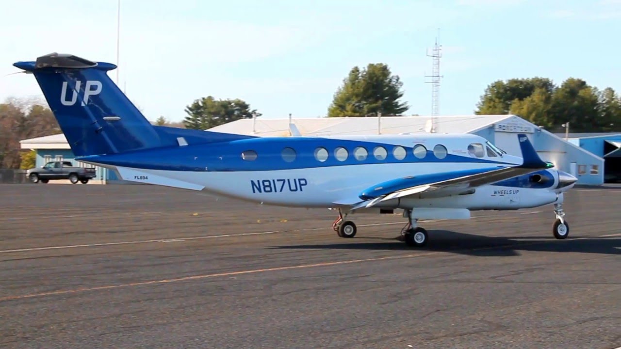 Wheels Up King Air 300 Close Up Takeoff Youtube