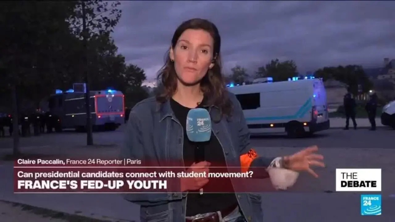 Police try to disperse about 100 protesters as demonstration ends • FRANCE 24 English