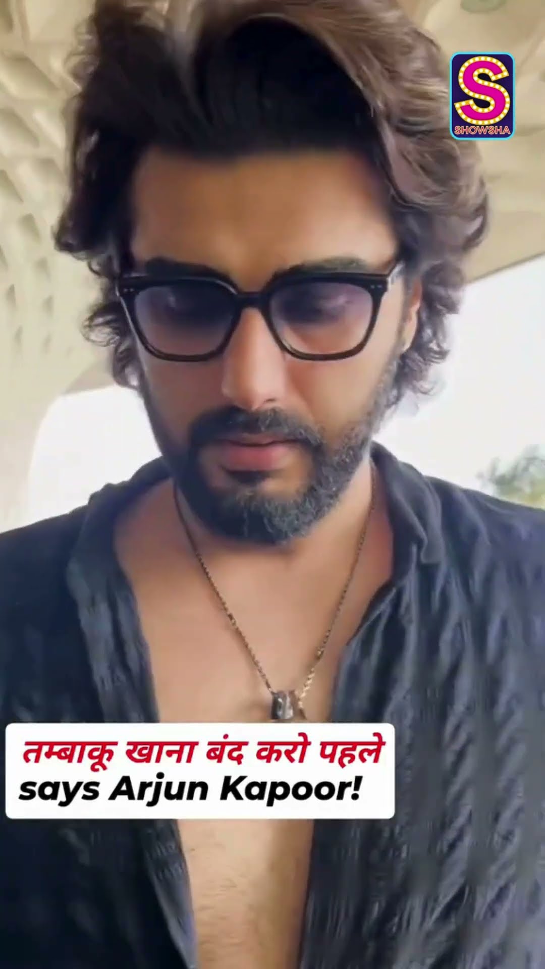 Arjun Kapoor Warns Paparazzi For Chewing Tobacco, While Being Papped At Mumbai Airport | N18S