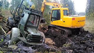 Valmet 872 Forwarder Rescue - Stuck In The Mud