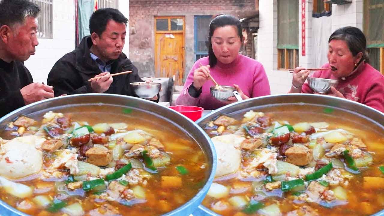 正月”粪“斗全家齐上阵，忙碌一天做个臊子手擀面，大口嗦面太过瘾！【陕北改艳】