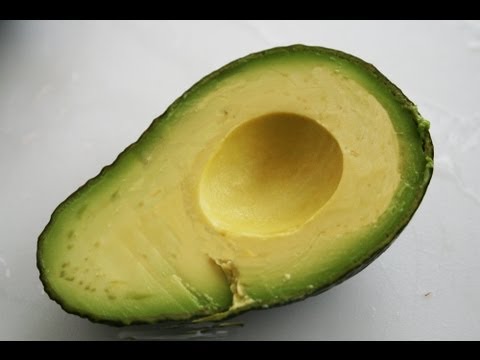 Video: Hoe Schil Je Een Avocado?