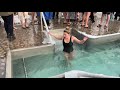 КУПАНИЕ в ПРОРУБИ на КРЕЩЕНИЕ 2021 Swimming in the Ice Hole Winter cold weather Epiphany Ice Bath